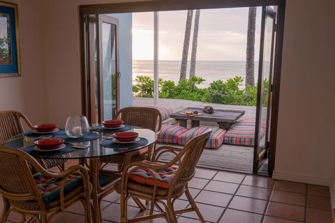 Frangipani Beach House - Newell Beach - Sydney Tourism 2