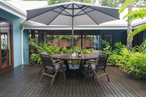 Frangipani Beach House - Newell Beach - Sydney Tourism 3