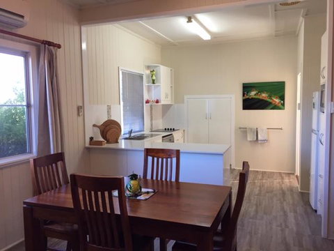 FROGGIES HOLIDAY HOUSE - Sydney Tourism 3