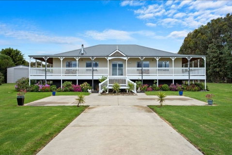 GALBRAITH BEACH STUDIO 2 - Sydney Tourism 1