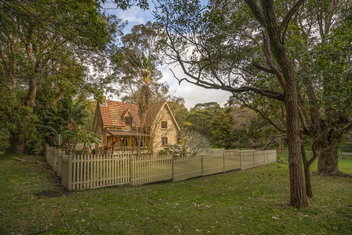 Gardeners Cottage with Sydney Tourism