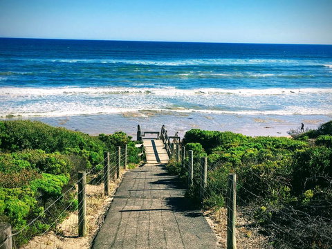 Garland Grove - Sydney Tourism 0