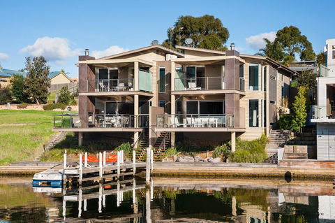 Gippsland Lakehouse - Sydney Tourism 1