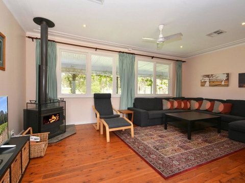 Glandore Estate Vineyard Homestead Onsite Cellar Door + Walk To Restaurants Incl EXP - Sydney Tourism 3