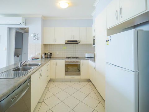 Glenelg Beachside Luxury Apartments - Sydney Tourism 3