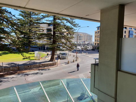 Glenelg Getaway 3 Bedroom Apartment - Sydney Tourism 1