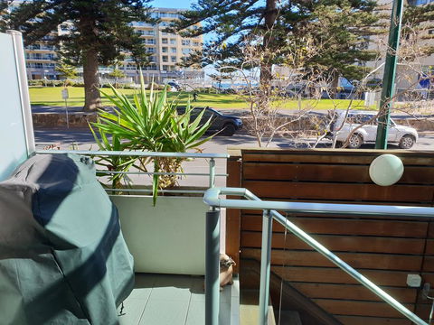 Glenelg Getaway 3 Bedroom Apartment - Sydney Tourism 2