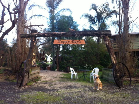 Happy Days Accommodation - Sydney Tourism 0