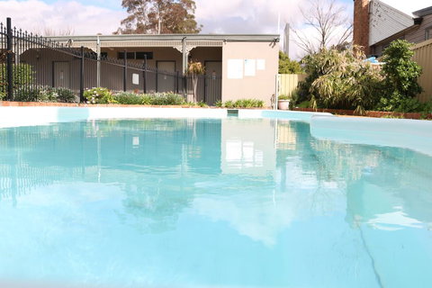 Hermitage Motel - Sydney Tourism 0