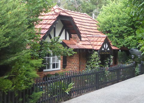 High View Cottage - Sydney Tourism 0