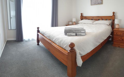 High View Family Cottages - Sydney Tourism 3