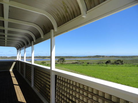 High View Family Cottages - Sydney Tourism 0