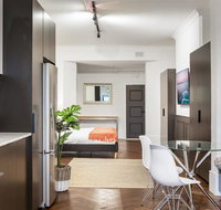 High-End Studio Near Parks Theatres and Dining - Sydney Tourism