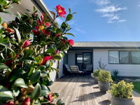 Homely Getaways in Surf Beach - Pet Friendly