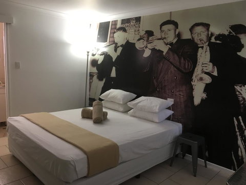 Hotel Corones - Sydney Tourism 1