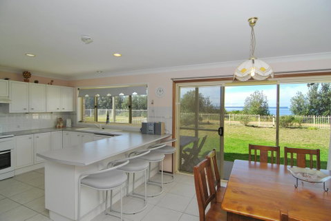 Jervis Bay Beachfront - Sydney Tourism 0