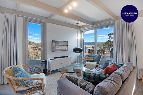 JINDY HOUSE BRAND NEW And STYLISH AMAZING VIEWS - Sydney Tourism 0