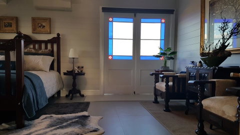 Jinji's Edge Escape - Sydney Tourism 3