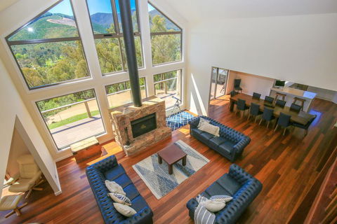 Kangaroo Lodge - Sydney Tourism 3