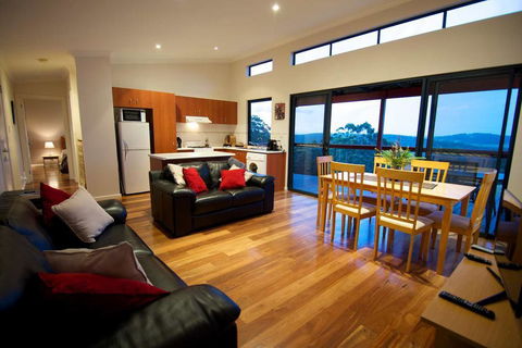 Karrak Reach Forest Retreat - Sydney Tourism 2