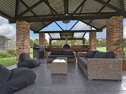 Kelman Cottage - Tucked Away With Pool + Native Wildlife - Sydney Tourism 0