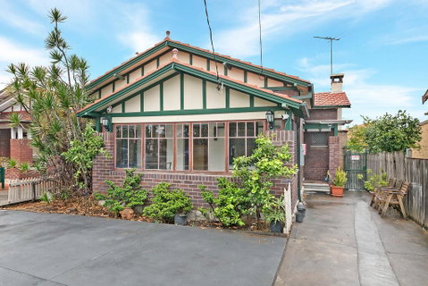 KOZYGURU ARNCLIFFE SYDNEY AIRPORT RENOVATED COTTAGE 3 BED HOUSE NAR232 - Sydney Tourism 3