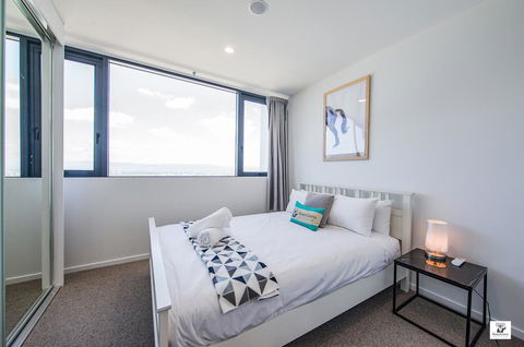 KOZYGURU BROADBEACH AMAZING VIEW 2 BED APT + FREE PARKING WALK TO BEACH QBR004 - Sydney Tourism 1