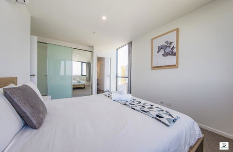 KOZYGURU BROADBEACH AMAZING VIEW 2 BED APT + FREE PARKING WALK TO BEACH QBR004 - Sydney Tourism 2