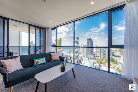 KOZYGURU BROADBEACH AMAZING VIEW 2 BED APT + FREE PARKING WALK TO BEACH QBR004 - Sydney Tourism 0