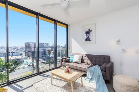 KOZYGURU FORTITUDE VALLEY AMAZING VIEW 2BED APT + FREE PARKING QFV010 - Sydney Tourism 0