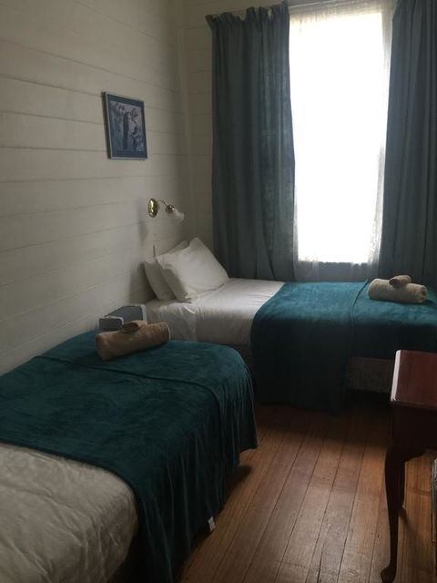 Lake Leake Inn - Sydney Tourism 2
