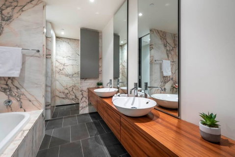 Lake Views, Central CBD Location//FREE WIFI+NETFLIX - Sydney Tourism 3