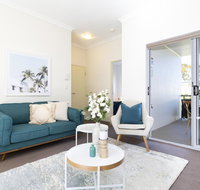 Light bright and spacious unit close to beaches - Sydney Tourism