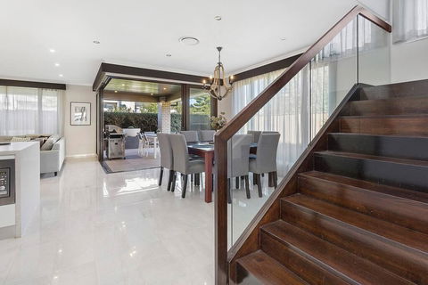 Luxury Brand New Home - Sydney Tourism 2