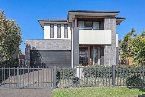 Luxury Brand New Home - Sydney Tourism 0