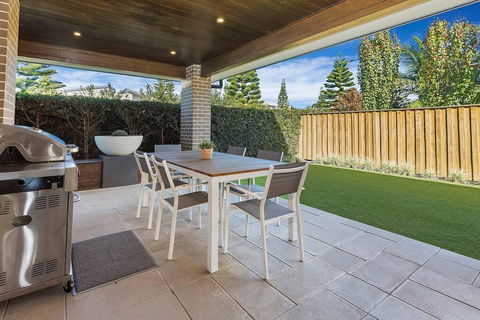 Luxury Brand New Home - Sydney Tourism 3