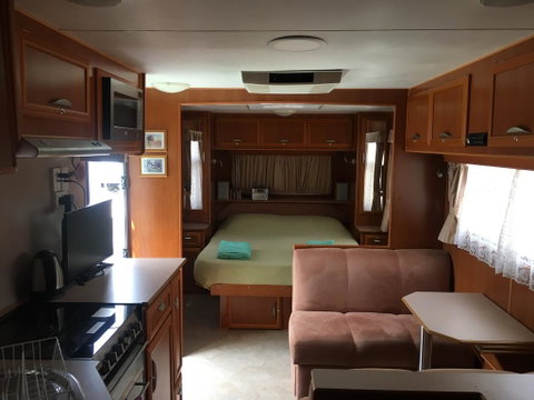 Luxury Caravan - Sydney Tourism 0