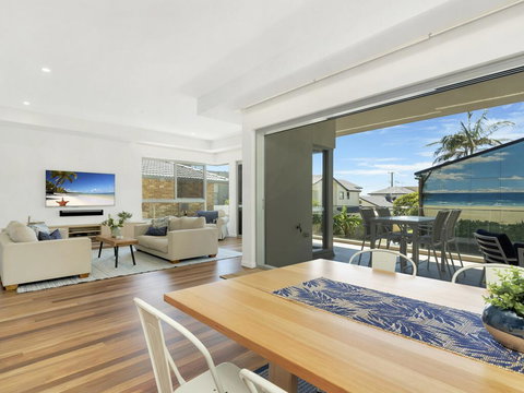 Luxury On Currumbin Beach - Sydney Tourism 0