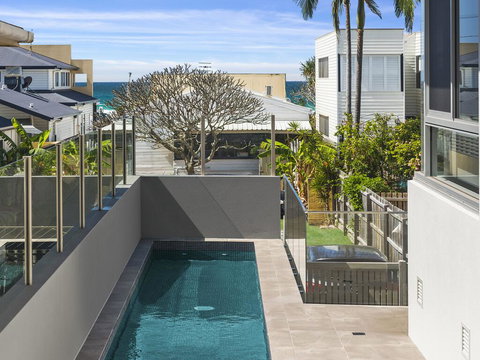 Luxury On Currumbin Beach - Sydney Tourism 3