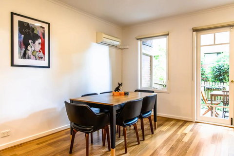 Luxury Spacious 2 Bedroom Fitzroy Apartment - Sydney Tourism 2