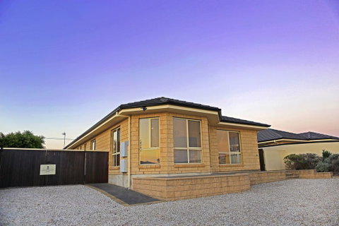 Marina Holiday Home - Sydney Tourism 0