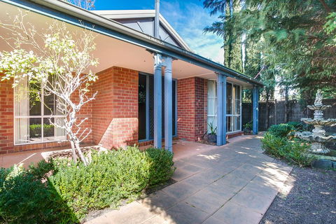 McCrae On The Beach - Right On The Magnificent Beach - Sydney Tourism 0