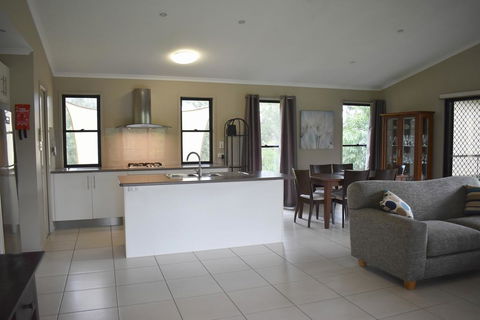 Melawondi Spring Retreat - Sydney Tourism 2