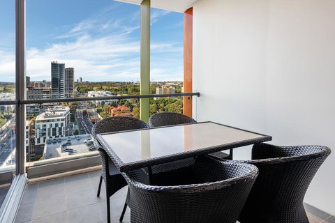 Meriton Suites Zetland - Sydney Tourism 1