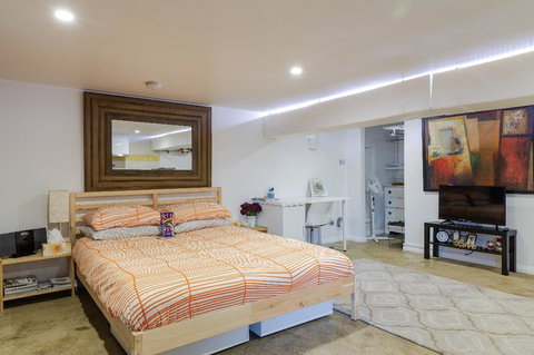 Modern & Homely Comfort - Sydney Tourism 0