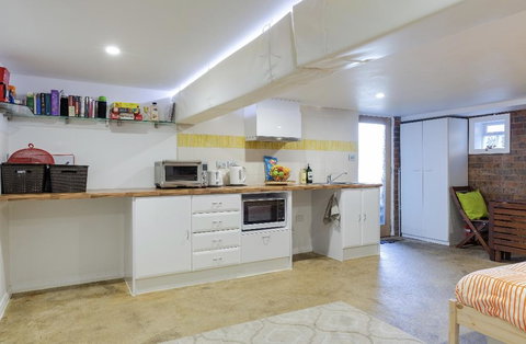 Modern & Homely Comfort - Sydney Tourism 3