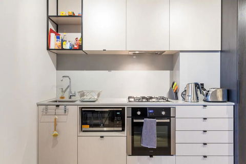 Modern 1 Bedroom Apartment In Tranquil Parklands - Sydney Tourism 2