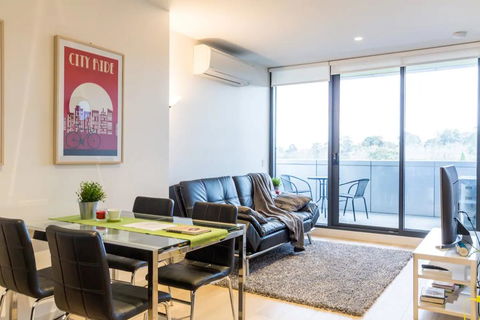 Modern 1 Bedroom Apartment In Tranquil Parklands - Sydney Tourism 0