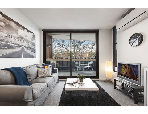 Modern 2 Bed Apartment In Trendy Collingwood - Sydney Tourism 0