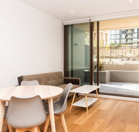 Modern Apartment in Darling Harbour - Sydney Tourism
